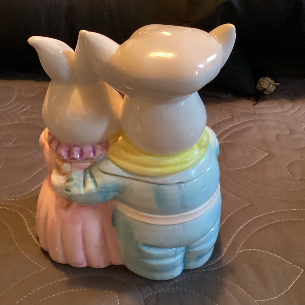 Vintage Chef Rabbit and Mrs. Chef Rabbit small cookie jar - Picture 6 of 7